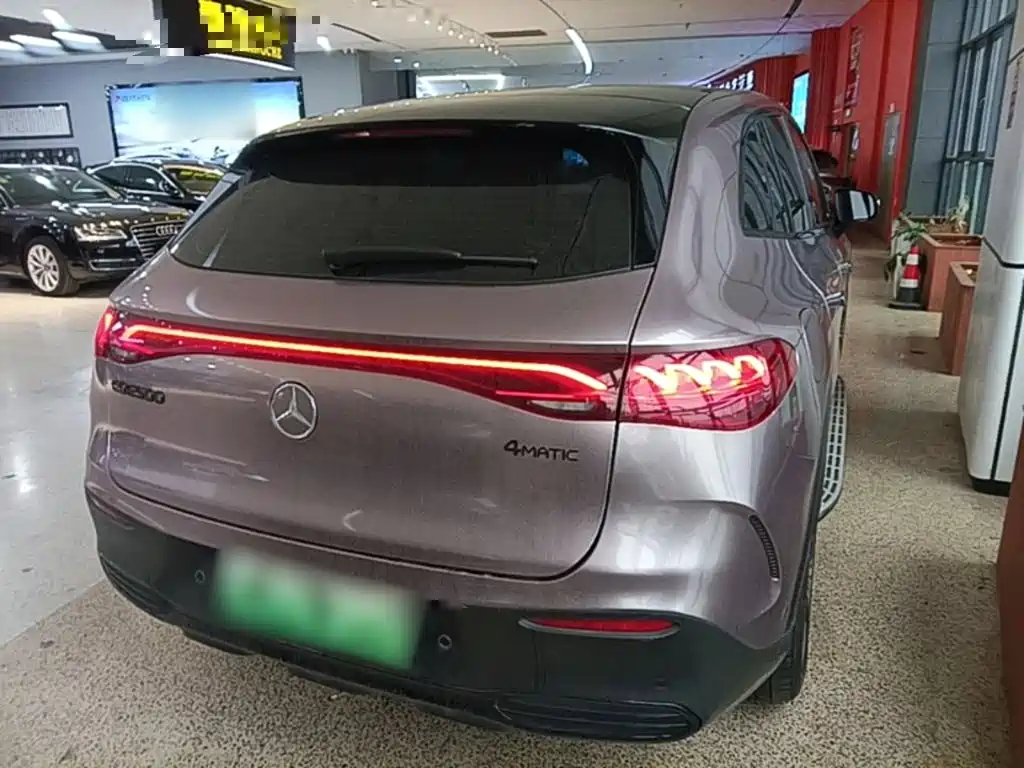Mercedes-Benz EQE SUV — фото 6