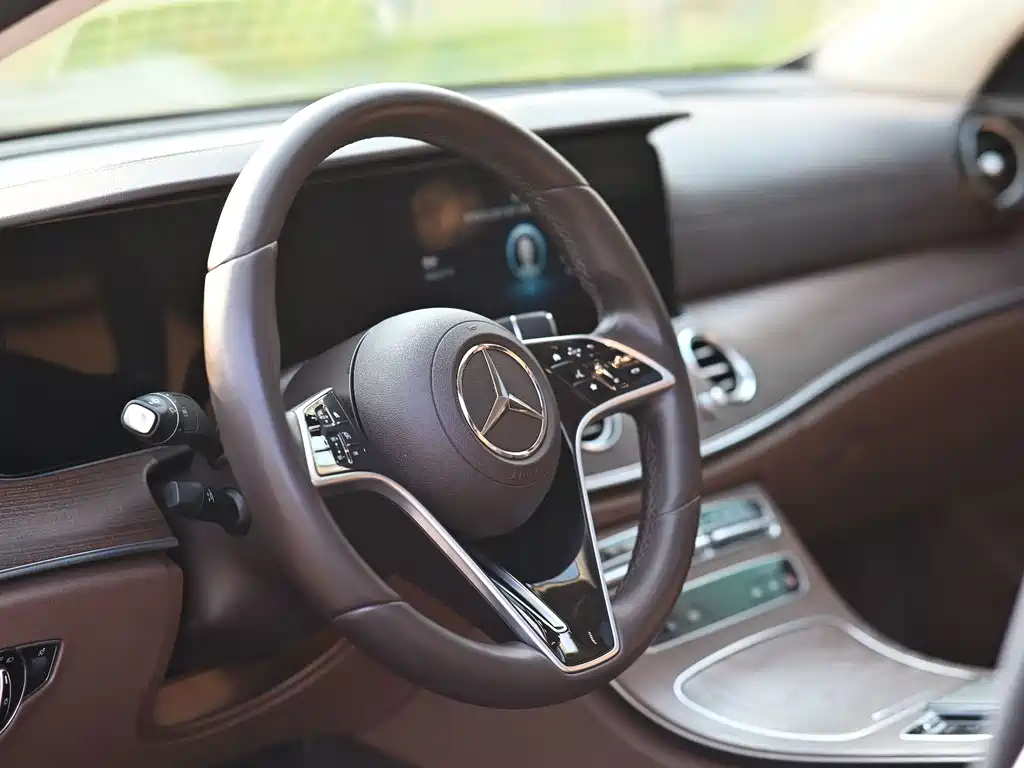 Mercedes-Benz E-Class — фото 7