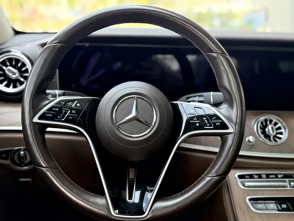 Mercedes-Benz E-Class — фото 19