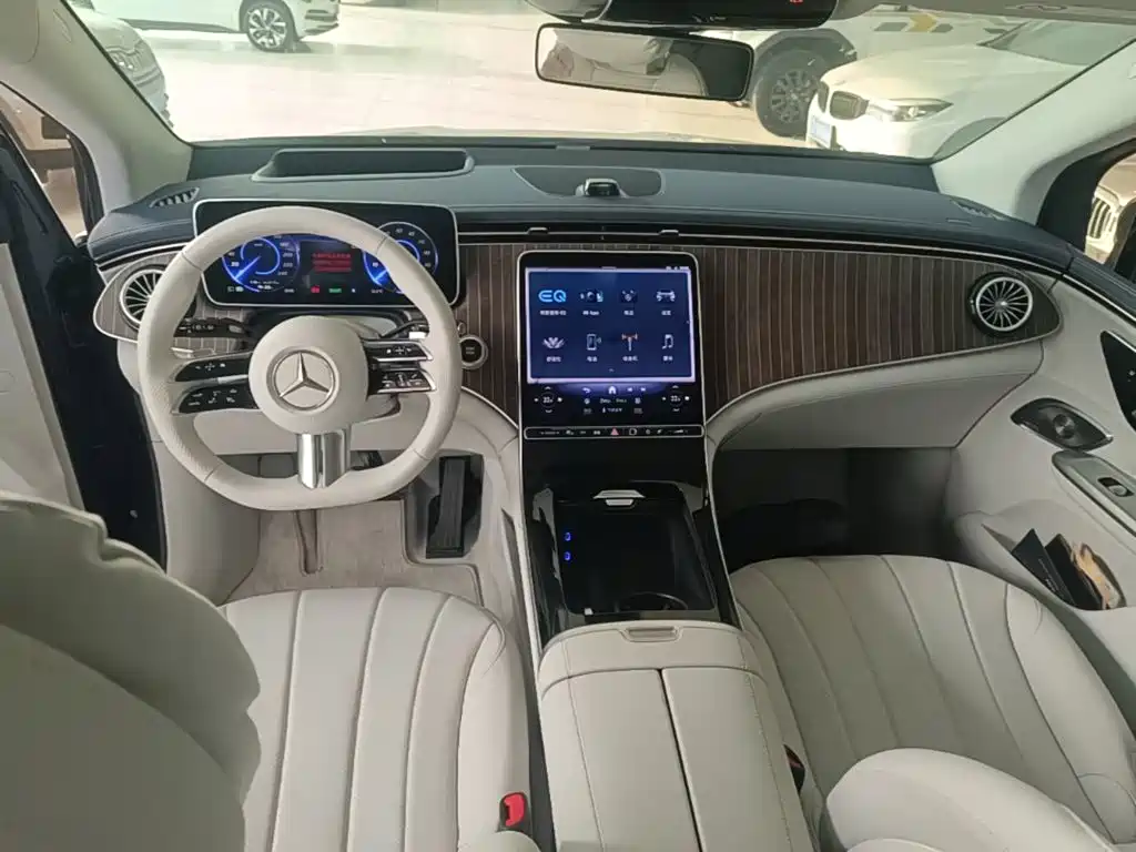 Mercedes-Benz EQE SUV — фото 9