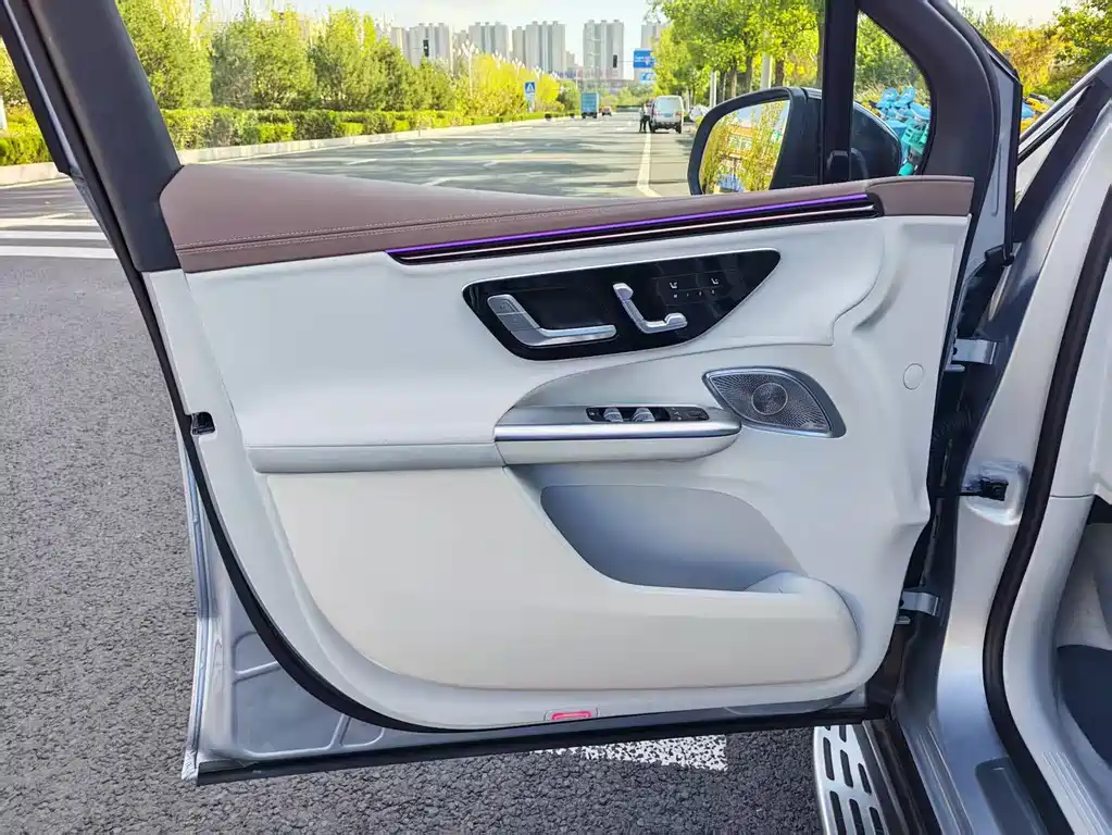 Mercedes-Benz EQE SUV — фото 10