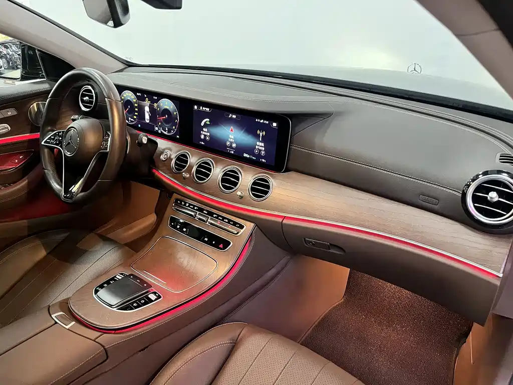 Mercedes-Benz E-Class — фото 11