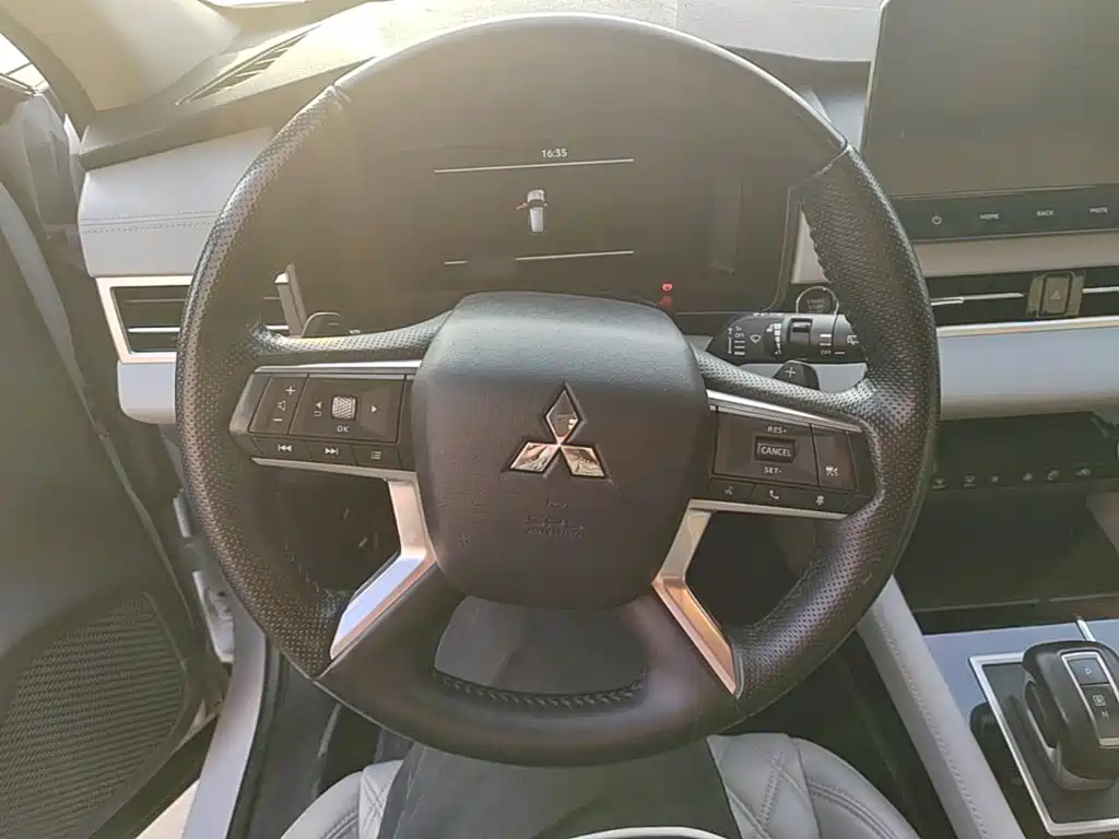Mitsubishi Outlander — фото 10