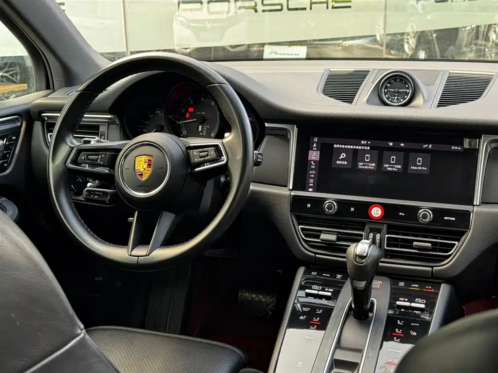 Porsche Macan — фото 10