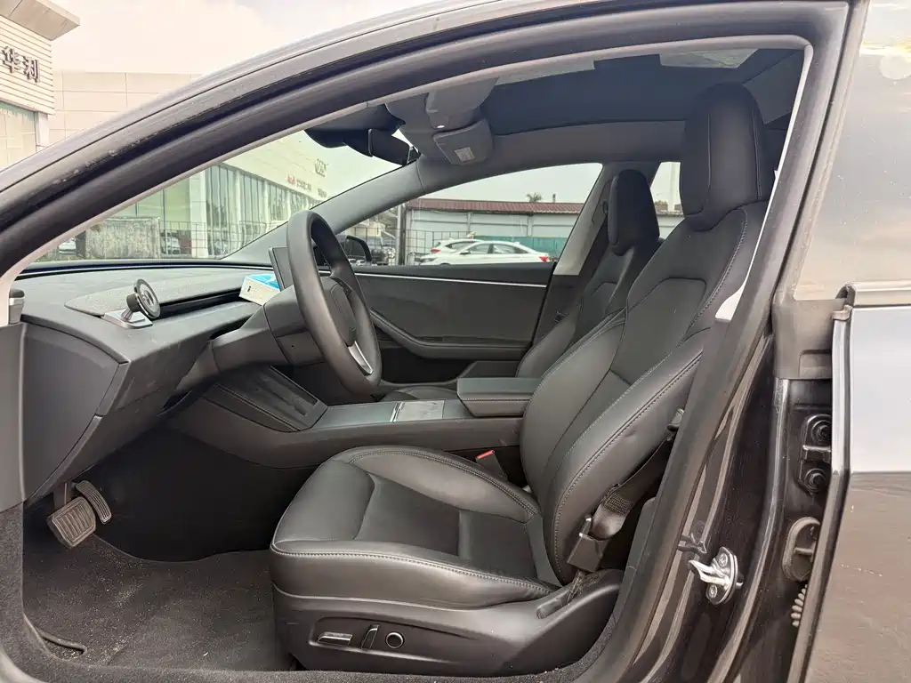Tesla Model 3 — фото 4