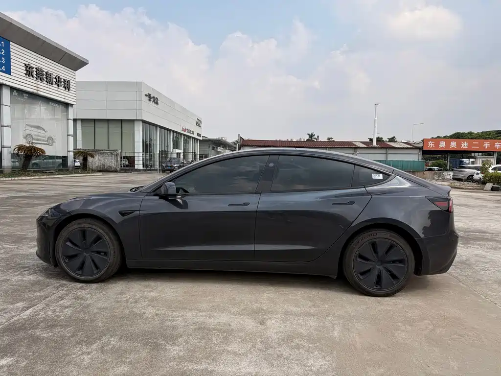 Tesla Model 3 — фото 10