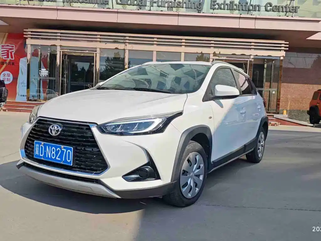 Toyota Yaris L — фото 2