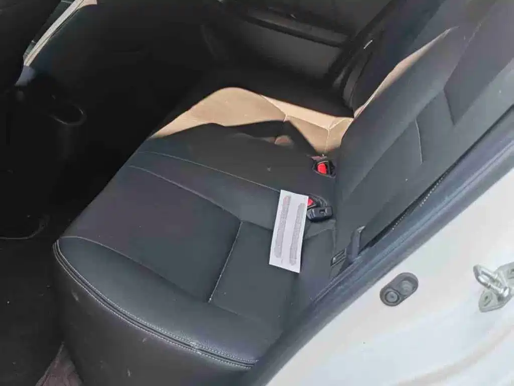 Toyota Yaris L — фото 7
