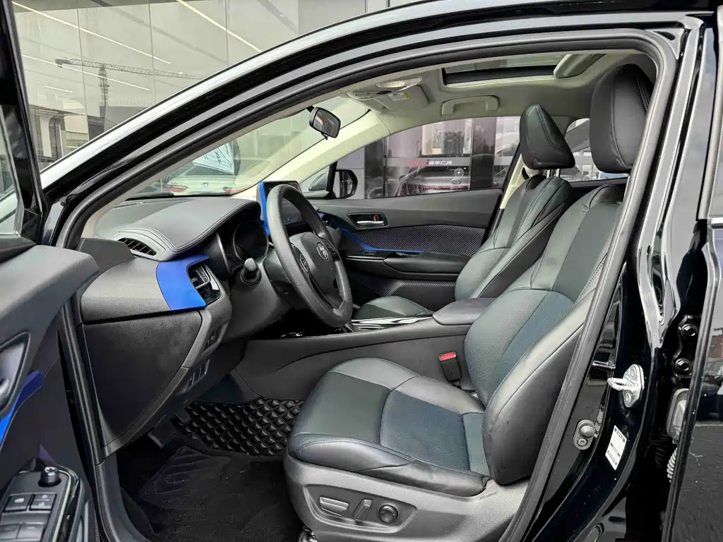 Toyota C-HR — фото 4