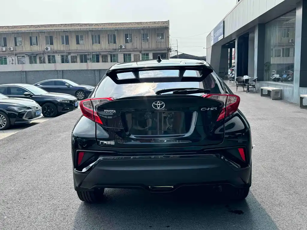Toyota C-HR — фото 8