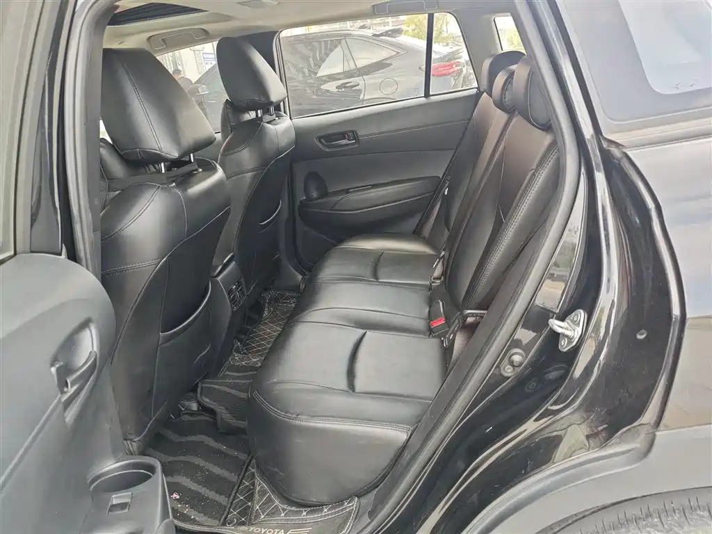 Toyota Corolla Cross — фото 7