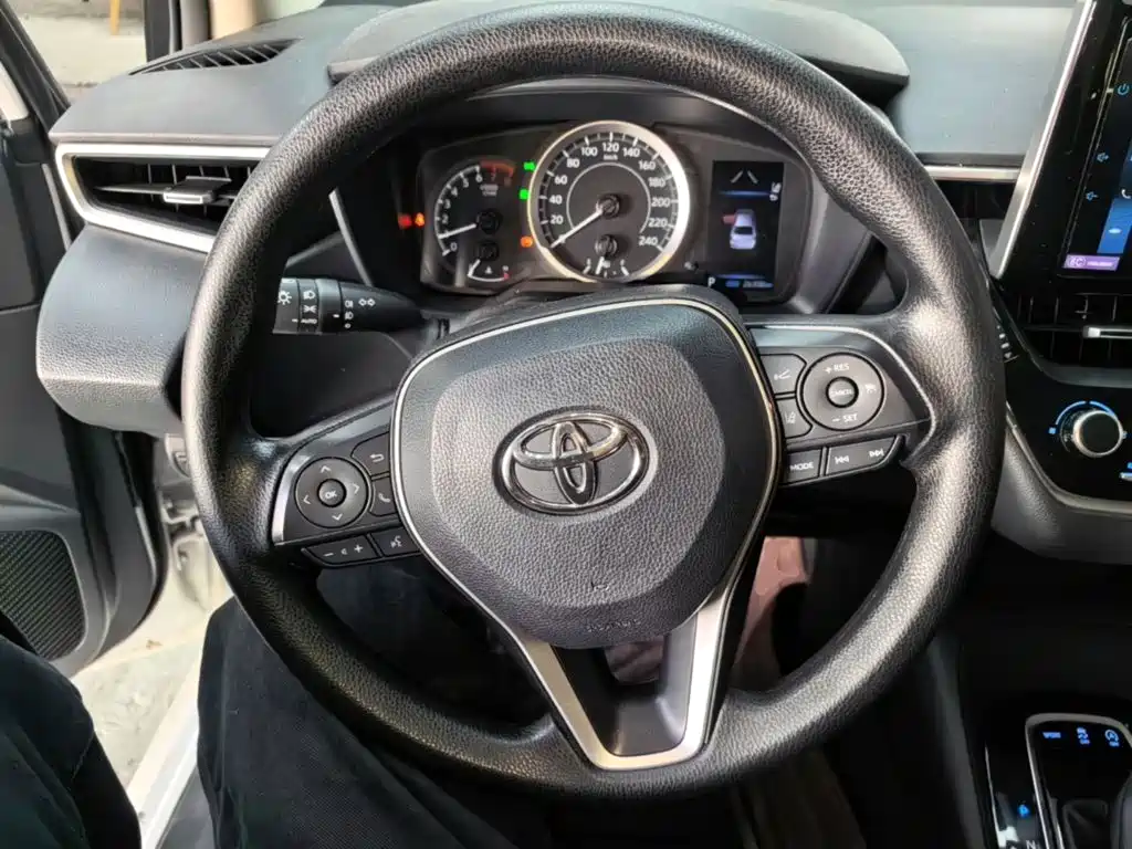 Toyota Corolla — фото 10