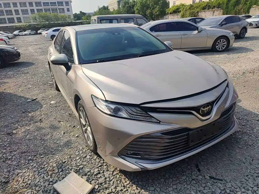 Toyota Camry — фото 3