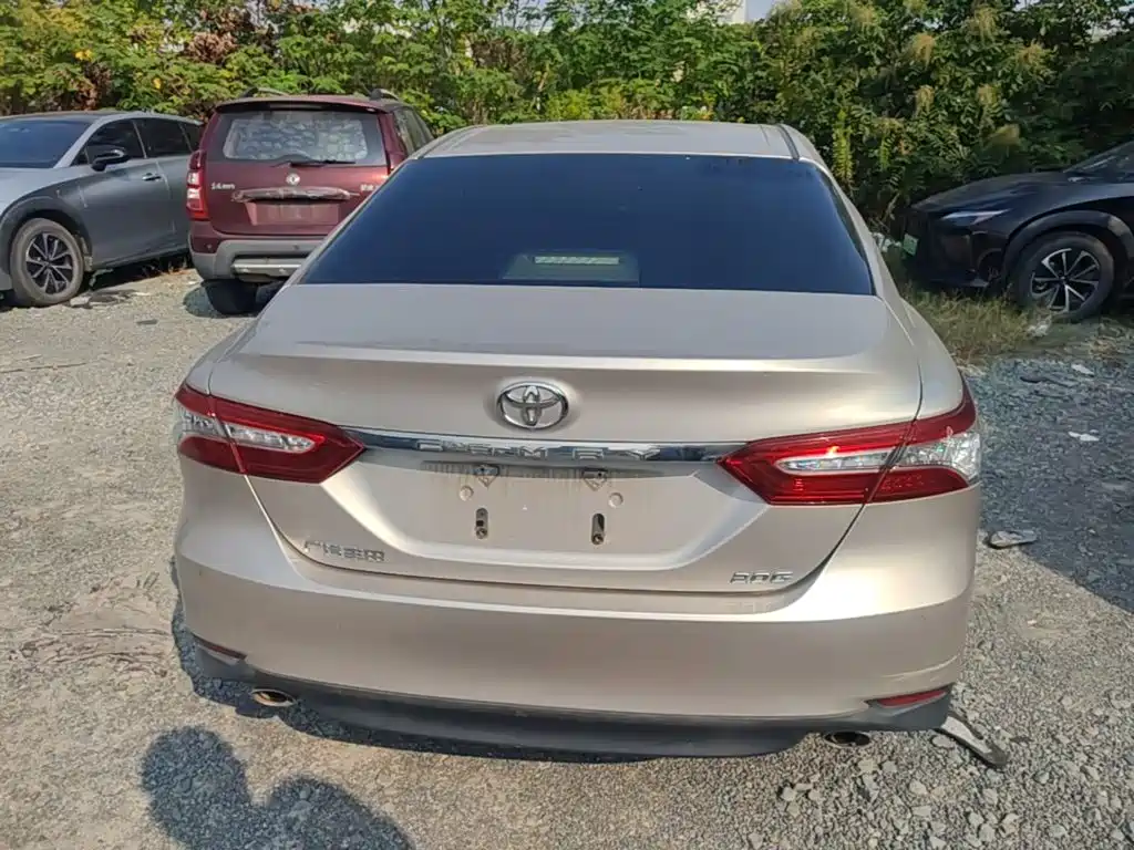 Toyota Camry — фото 5