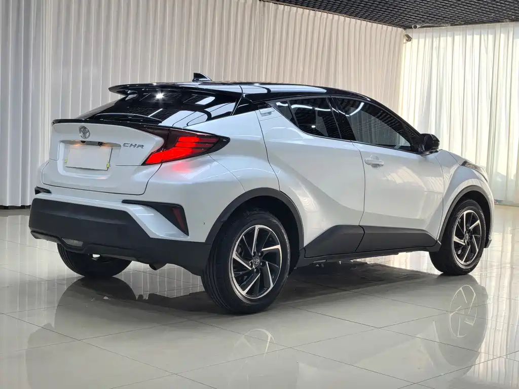 Toyota C-HR — фото 5