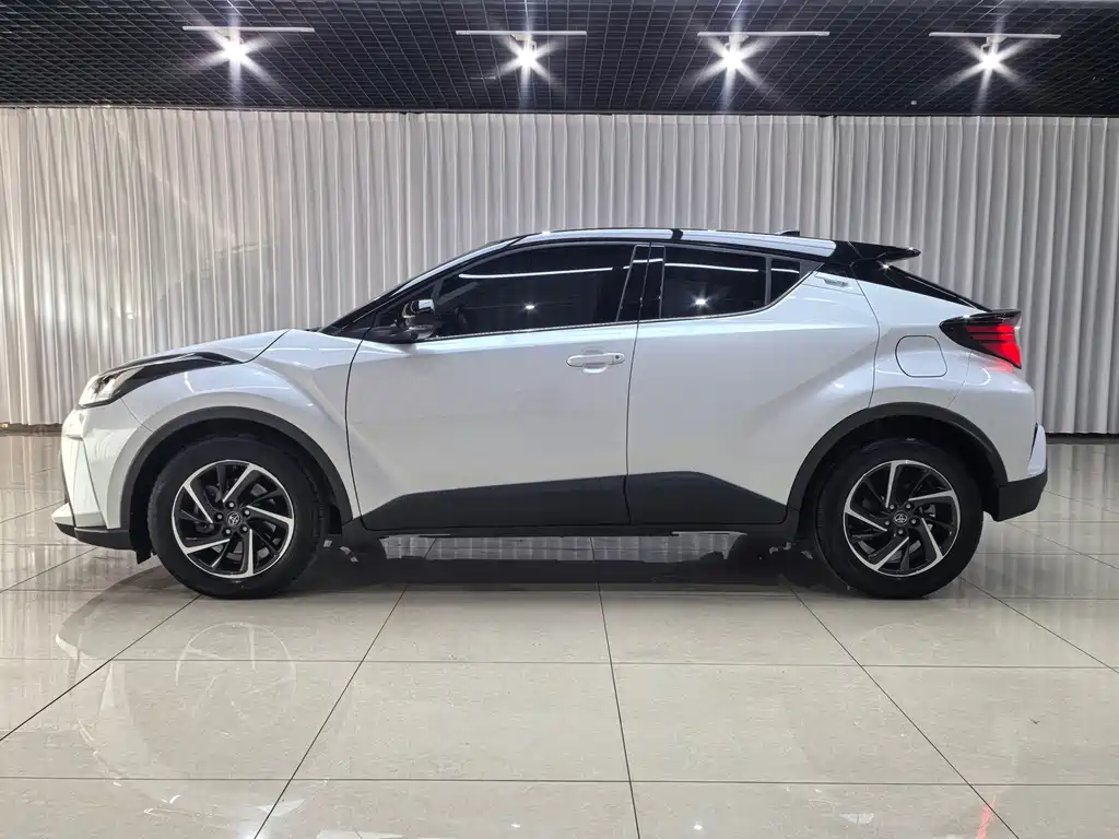 Toyota C-HR — фото 6