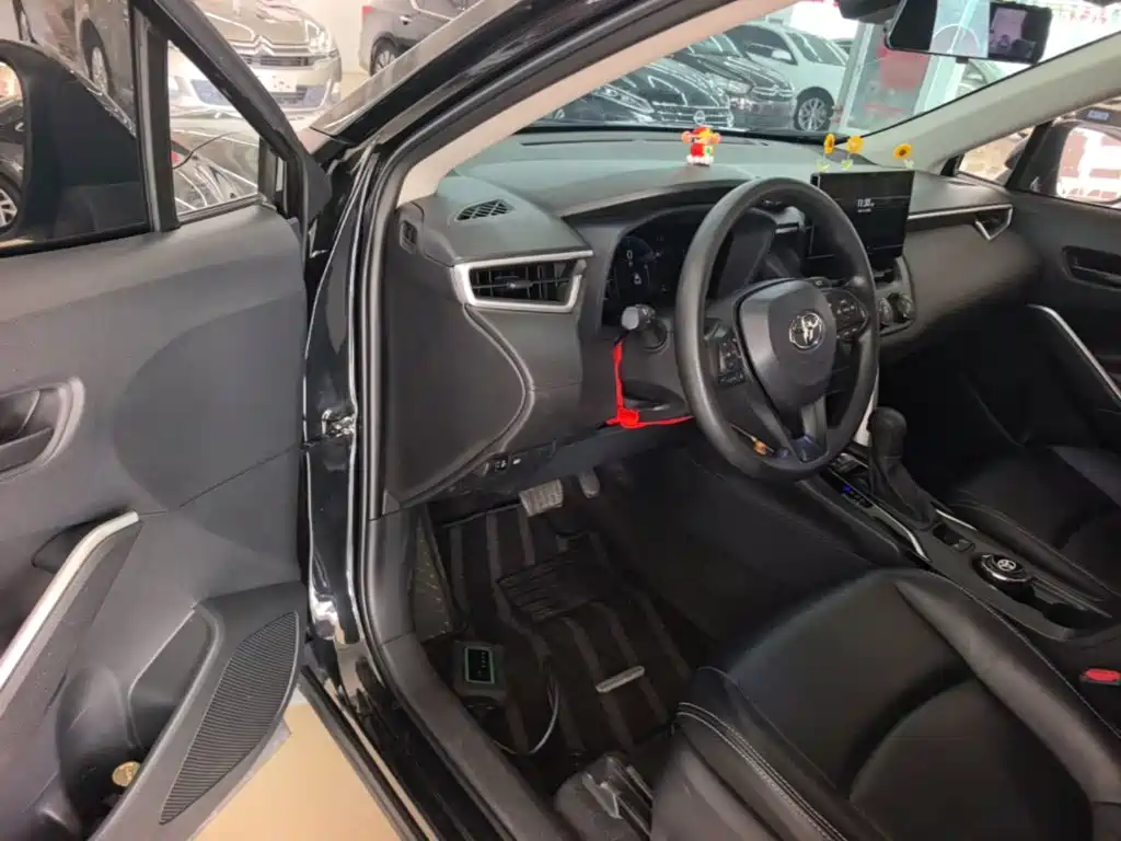Toyota Corolla Cross — фото 15