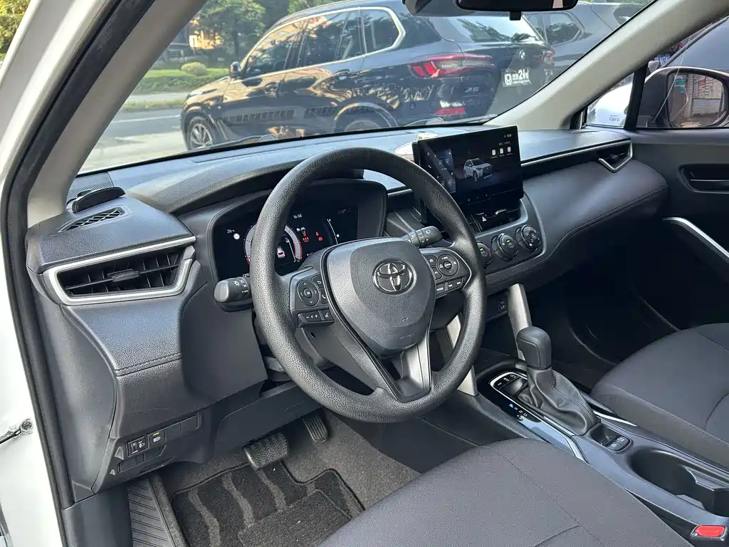 Toyota Corolla Cross — фото 9