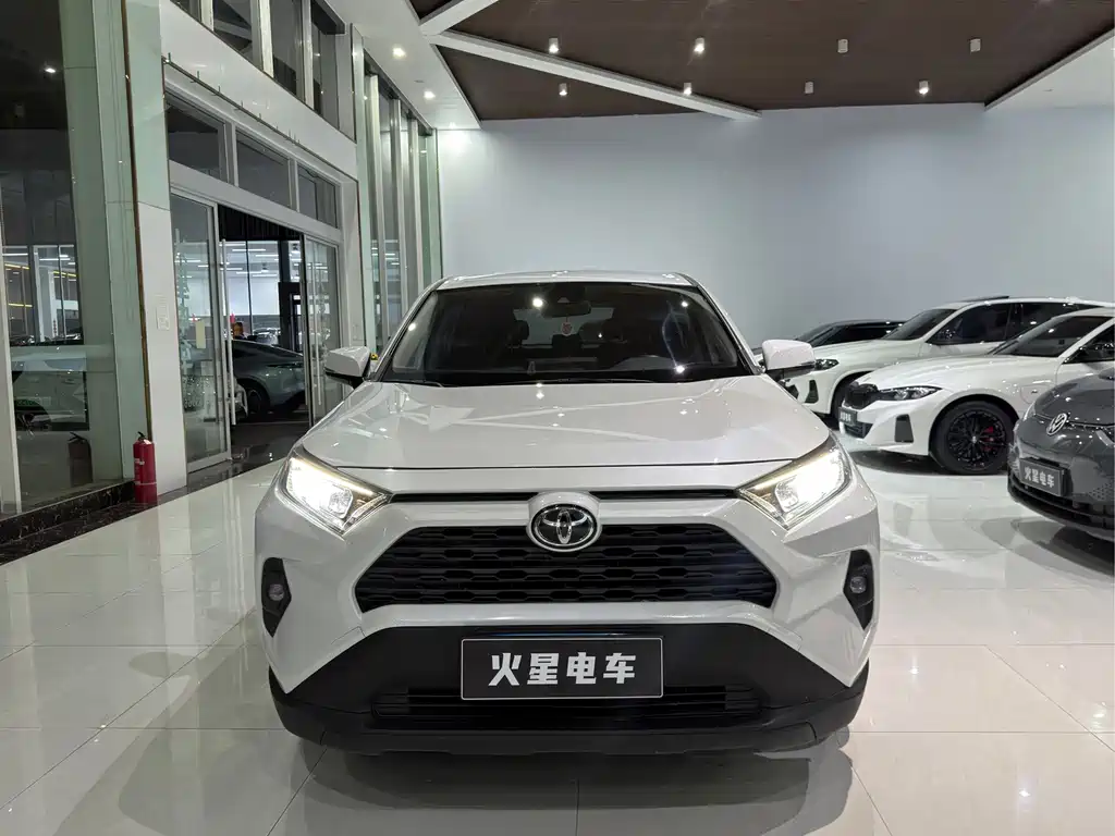 Toyota RAV4 — фото 2