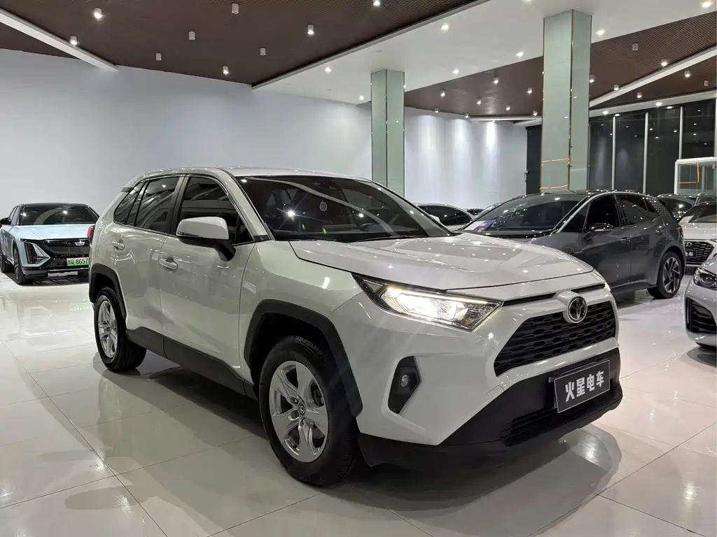 Toyota RAV4 — фото 3