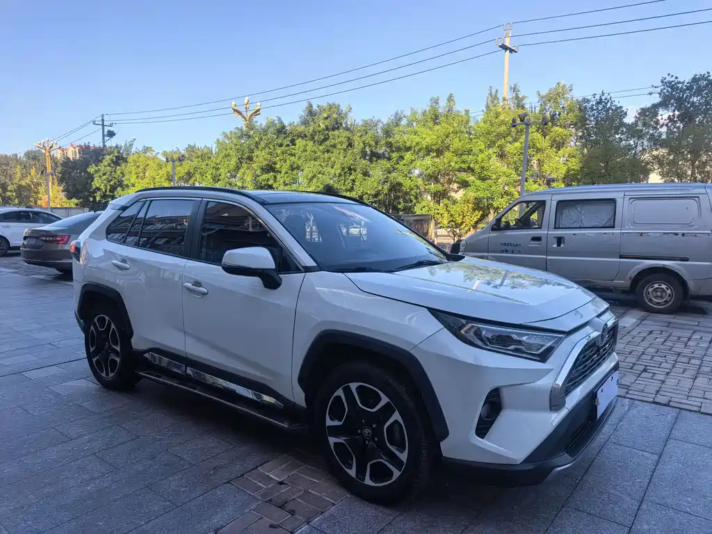 Toyota RAV4 — фото 3