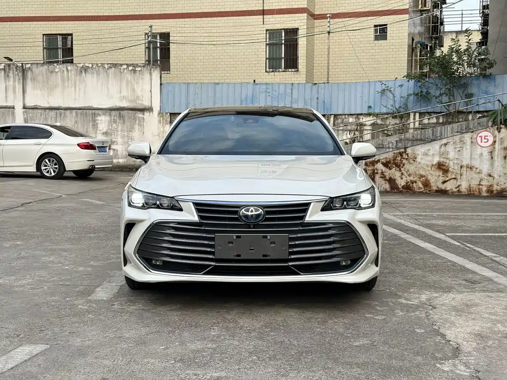 Toyota Avalon — фото 2
