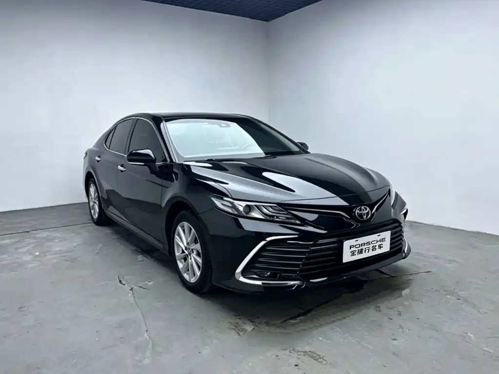 Toyota Camry — фото 2