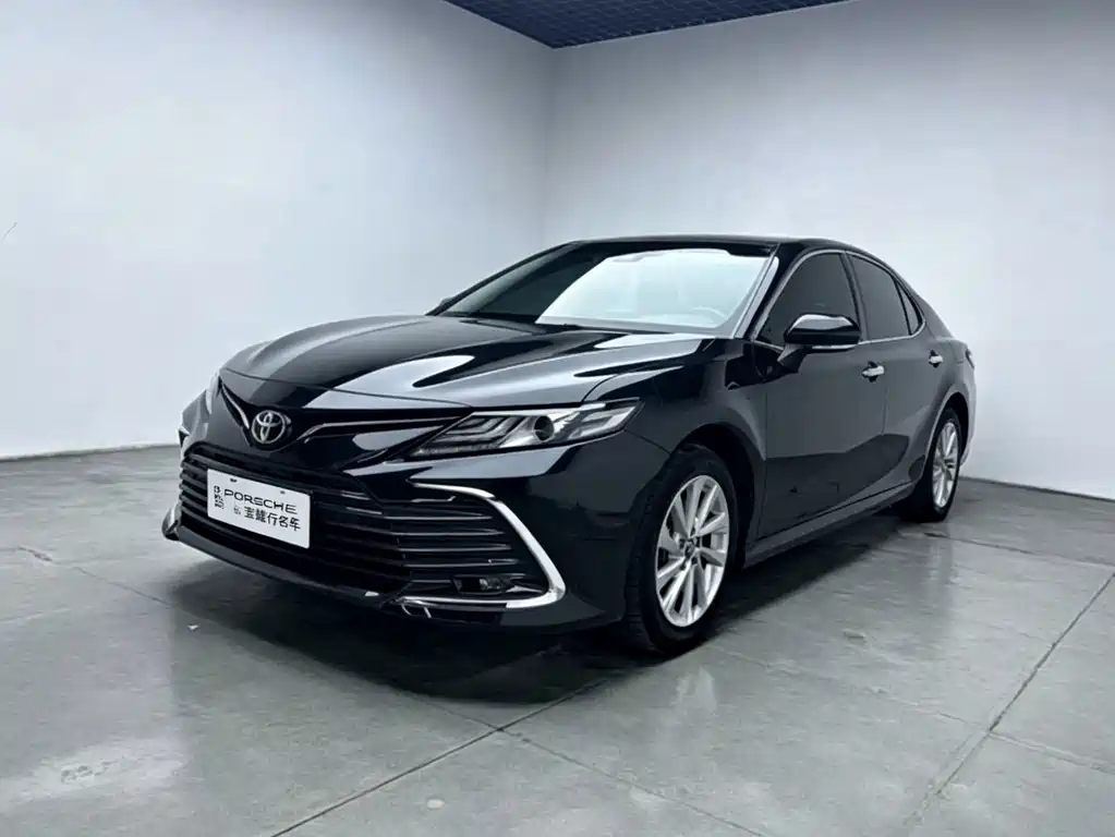 Toyota Camry — фото 3