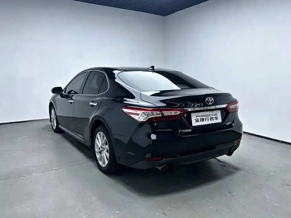Toyota Camry — фото 4