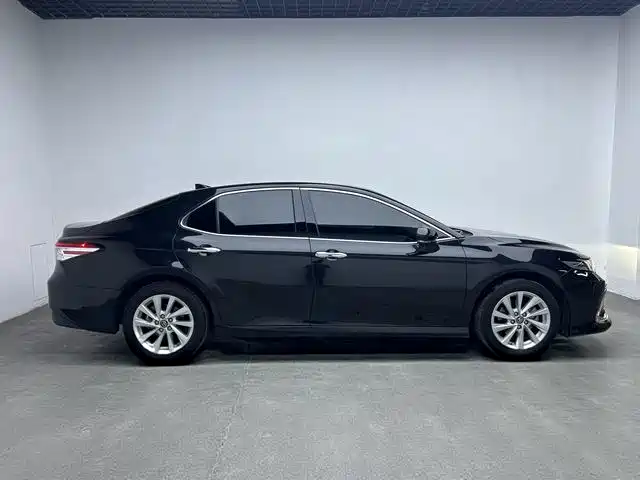 Toyota Camry — фото 7