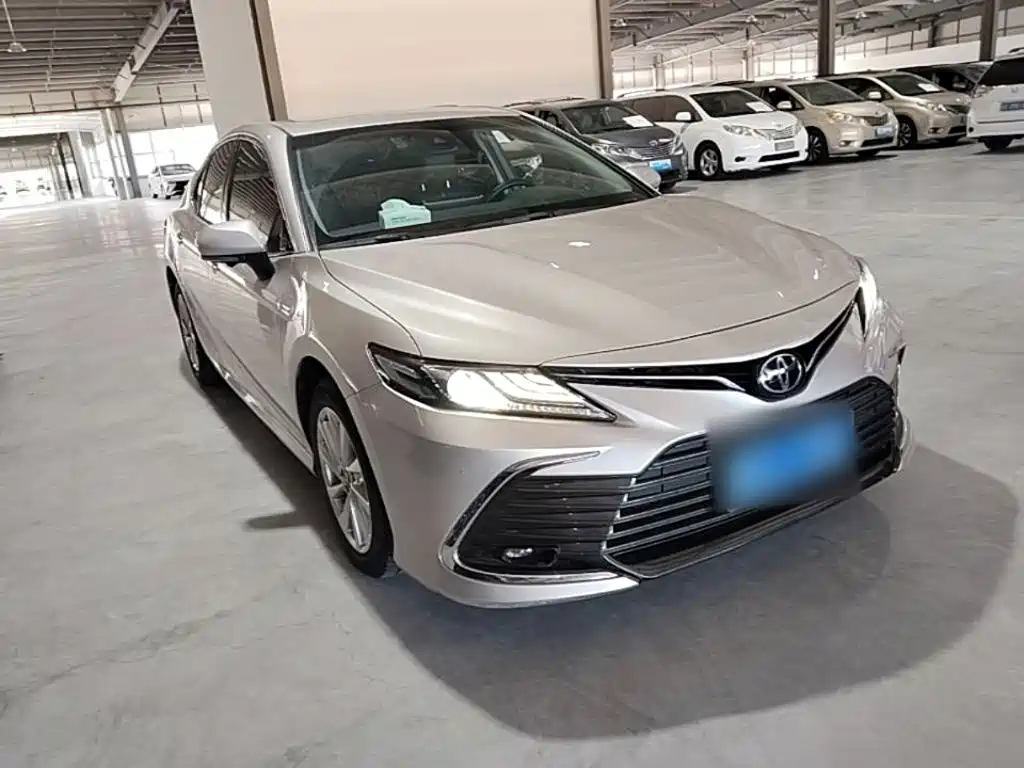 Toyota Camry — фото 3