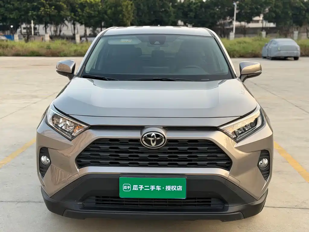 Toyota RAV4 — фото 2