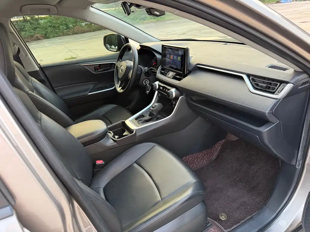 Toyota RAV4 — фото 13