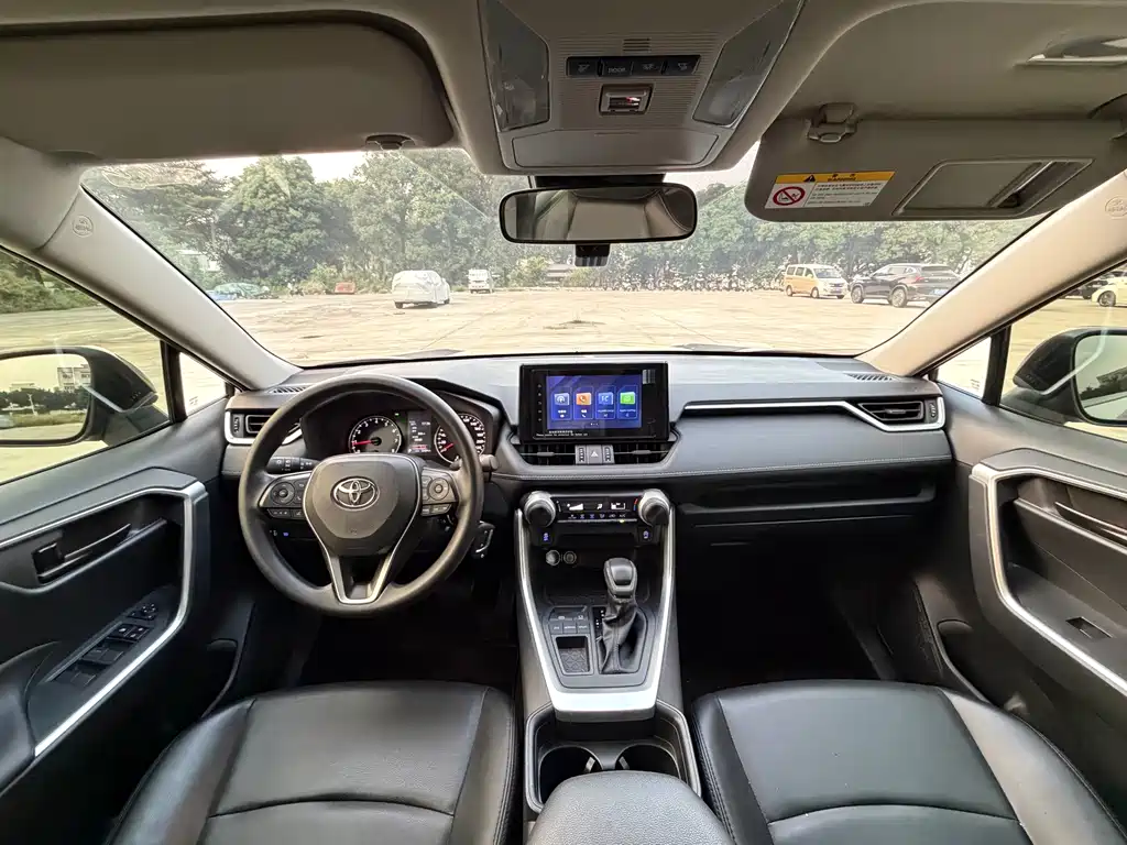 Toyota RAV4 — фото 19
