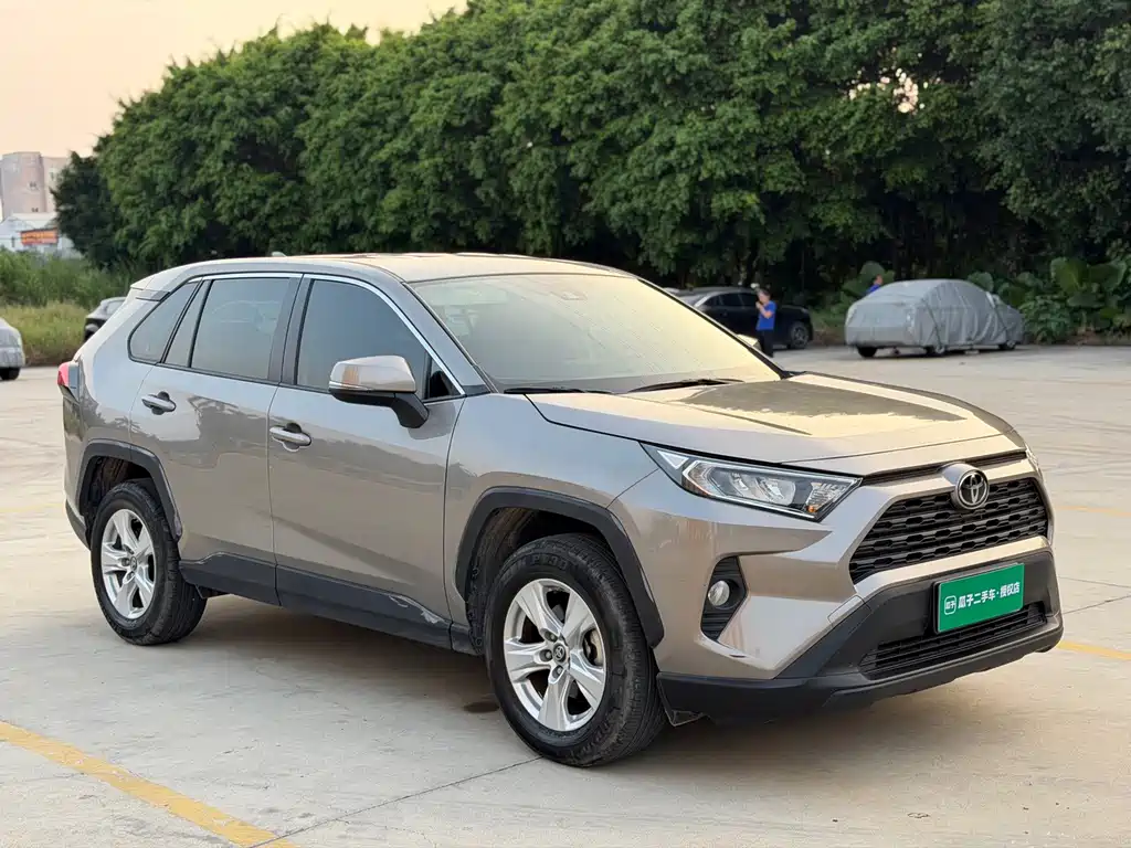 Toyota RAV4 — фото 3