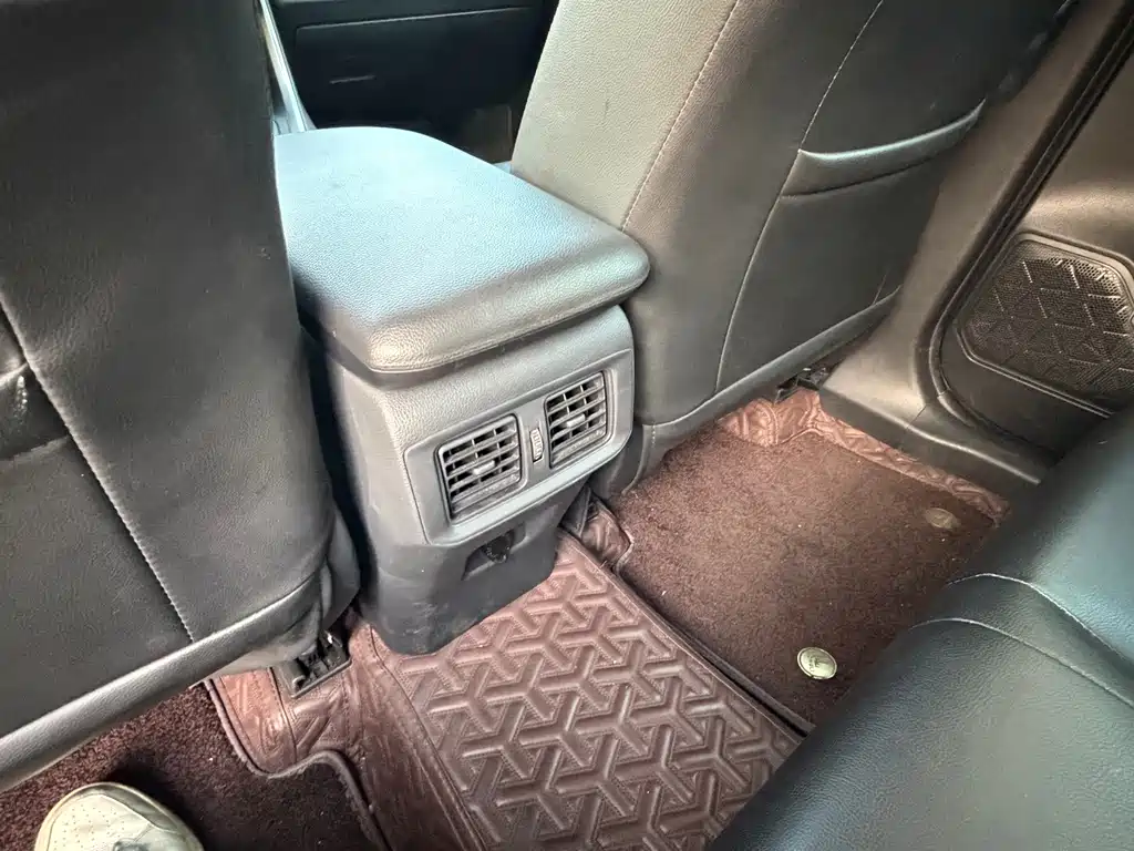 Toyota RAV4 — фото 22