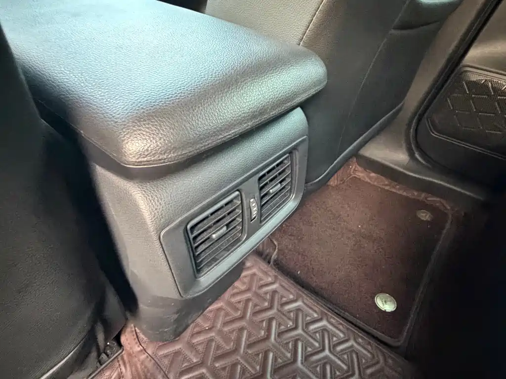 Toyota RAV4 — фото 23