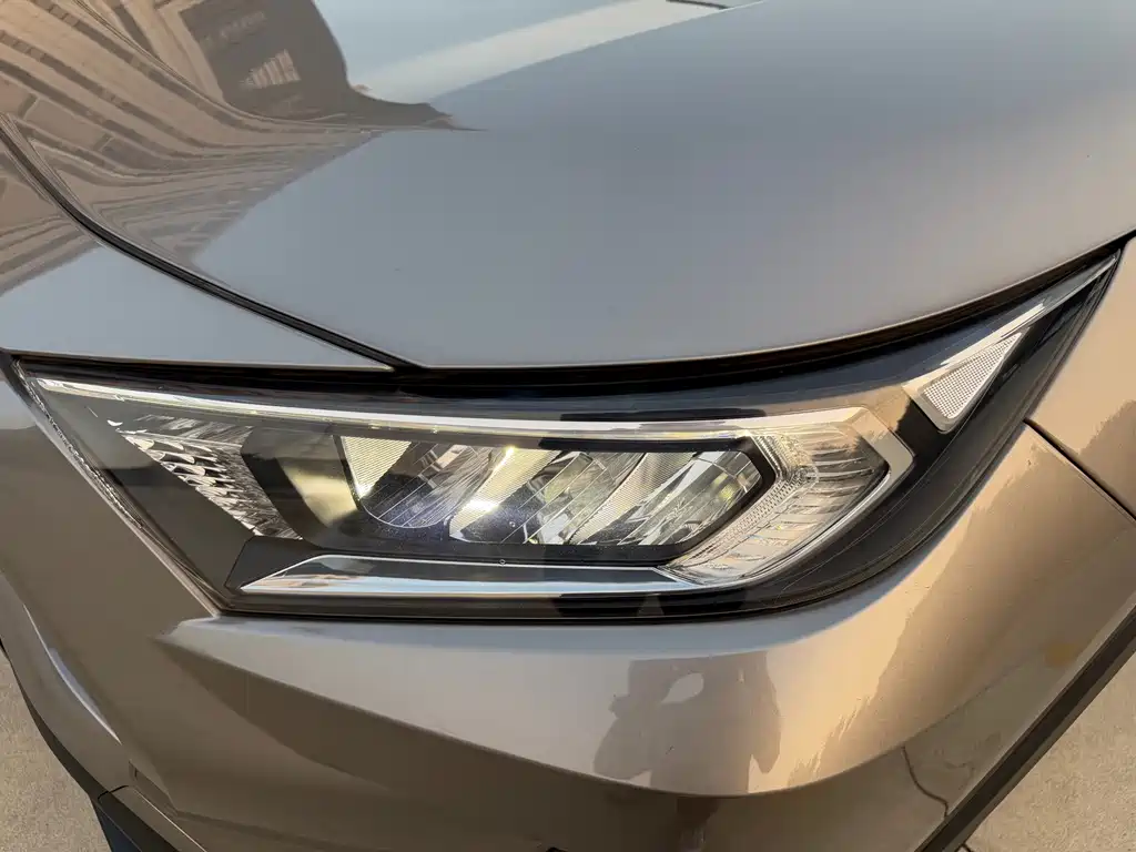 Toyota RAV4 — фото 25