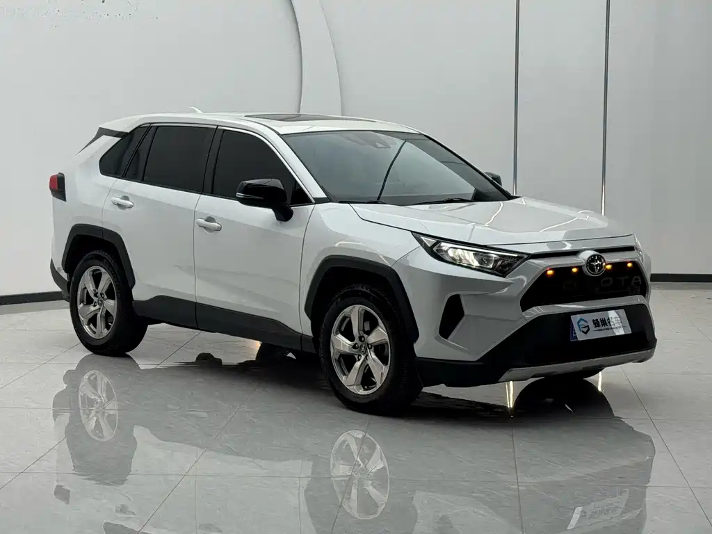 Toyota RAV4 — фото 2