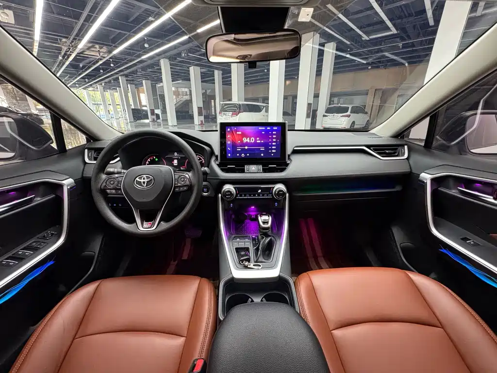 Toyota RAV4 — фото 13
