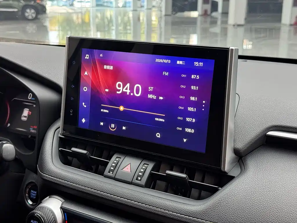 Toyota RAV4 — фото 14