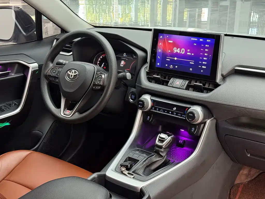 Toyota RAV4 — фото 17