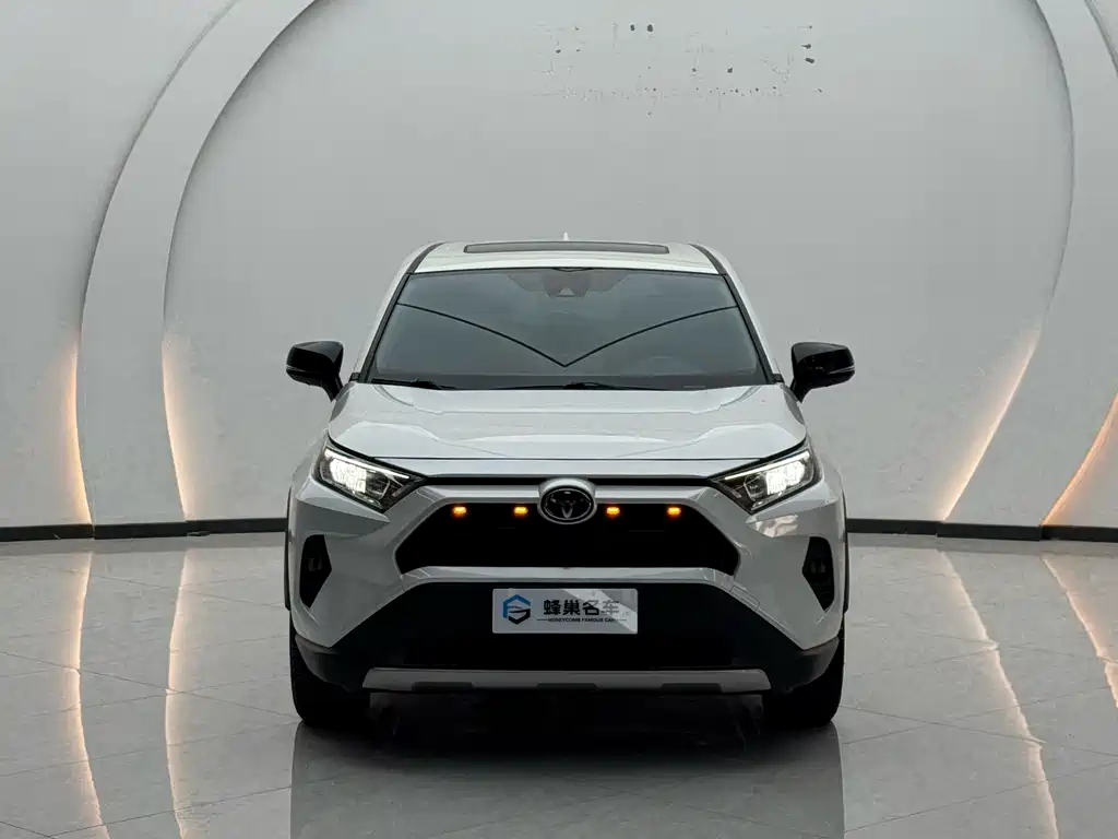 Toyota RAV4 — фото 3