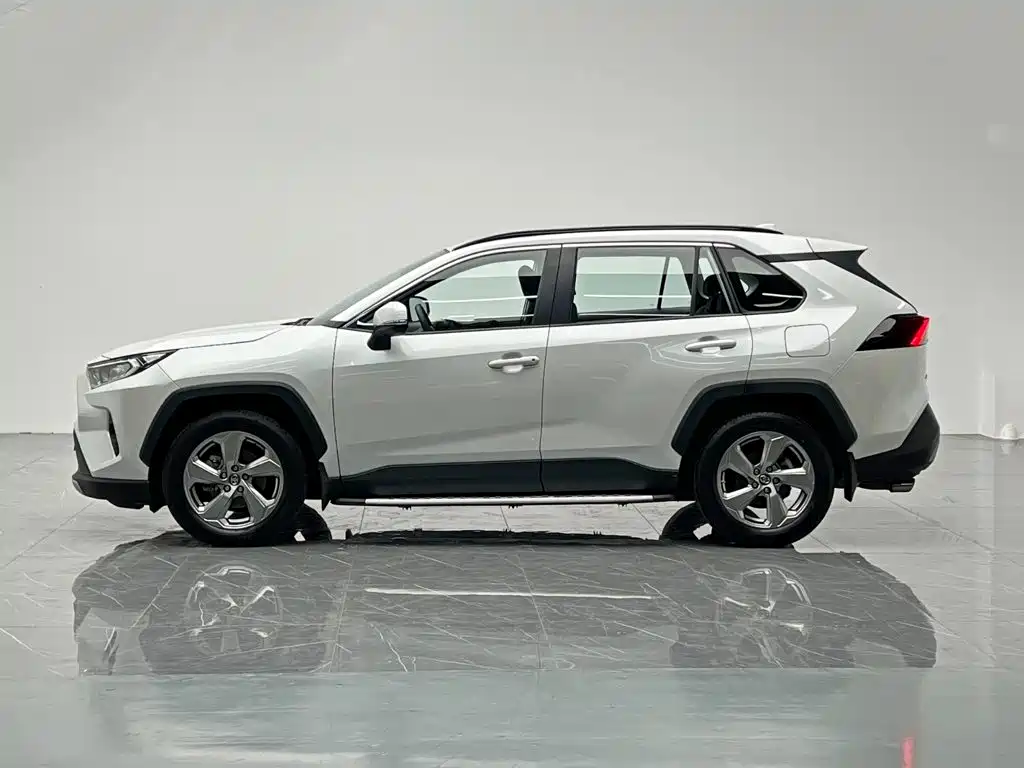 Toyota RAV4 — фото 3