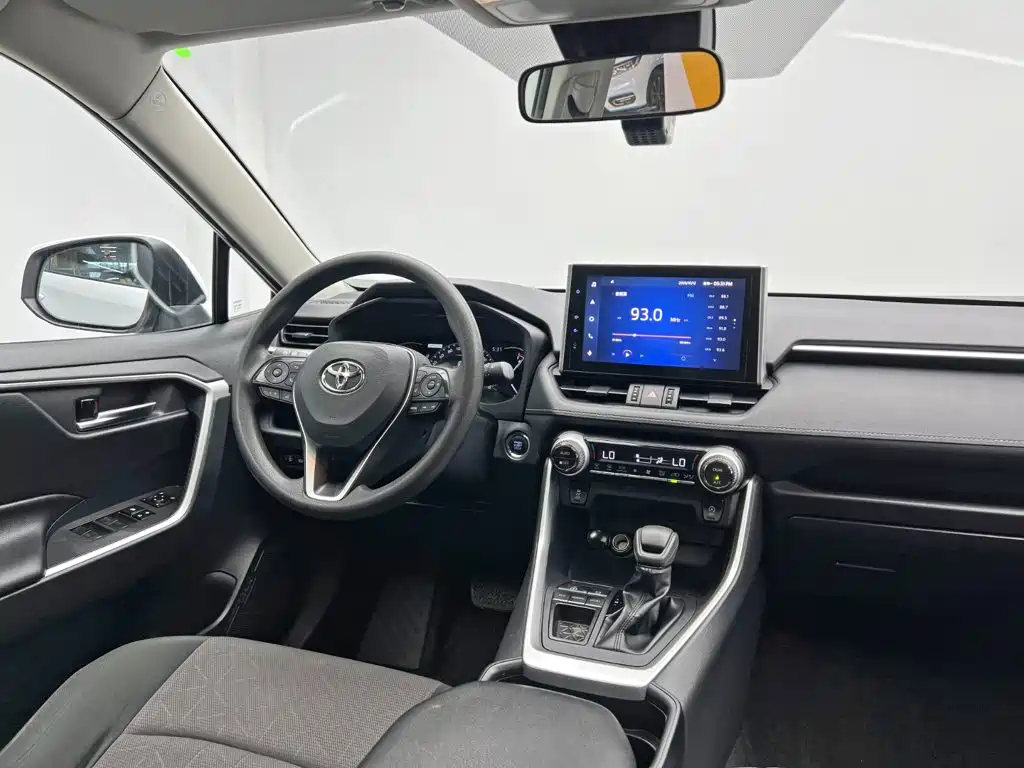 Toyota RAV4 — фото 23