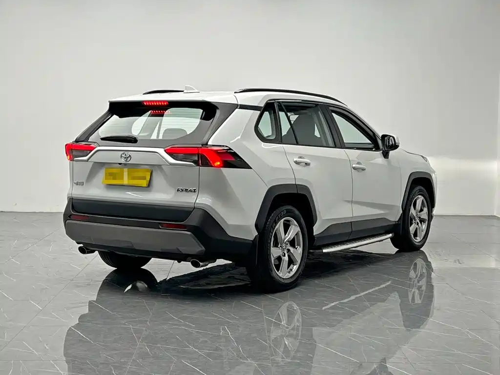 Toyota RAV4 — фото 6