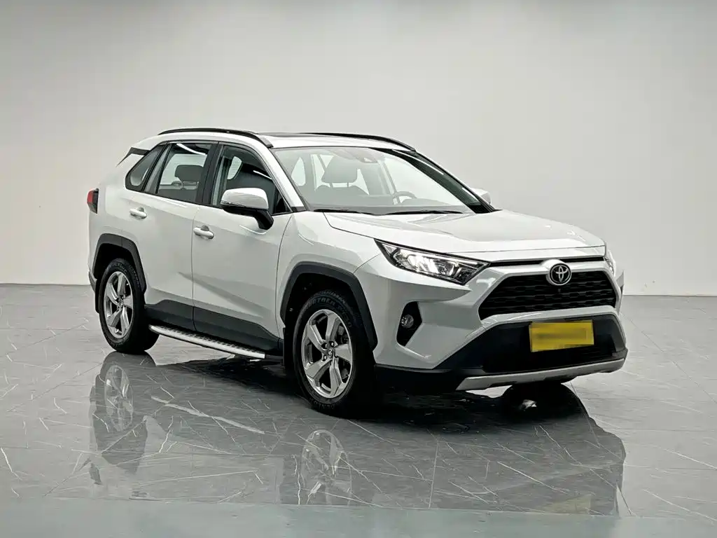 Toyota RAV4 — фото 8