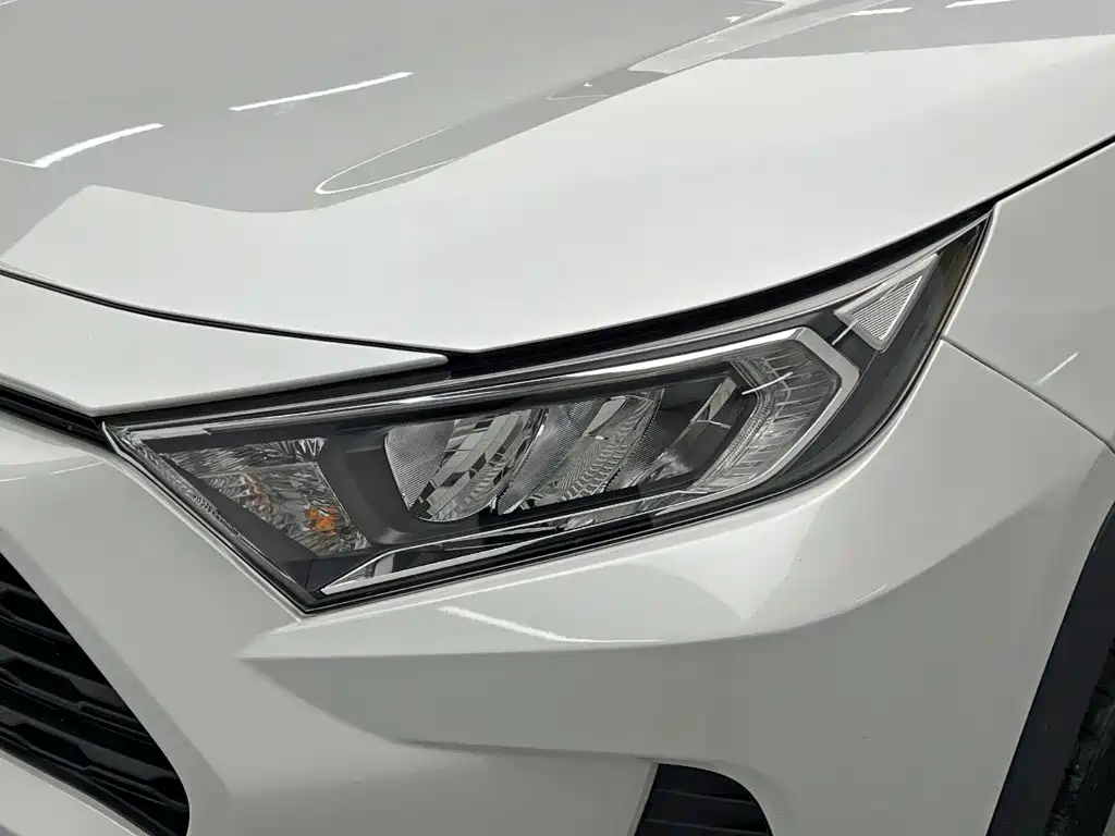 Toyota RAV4 — фото 9