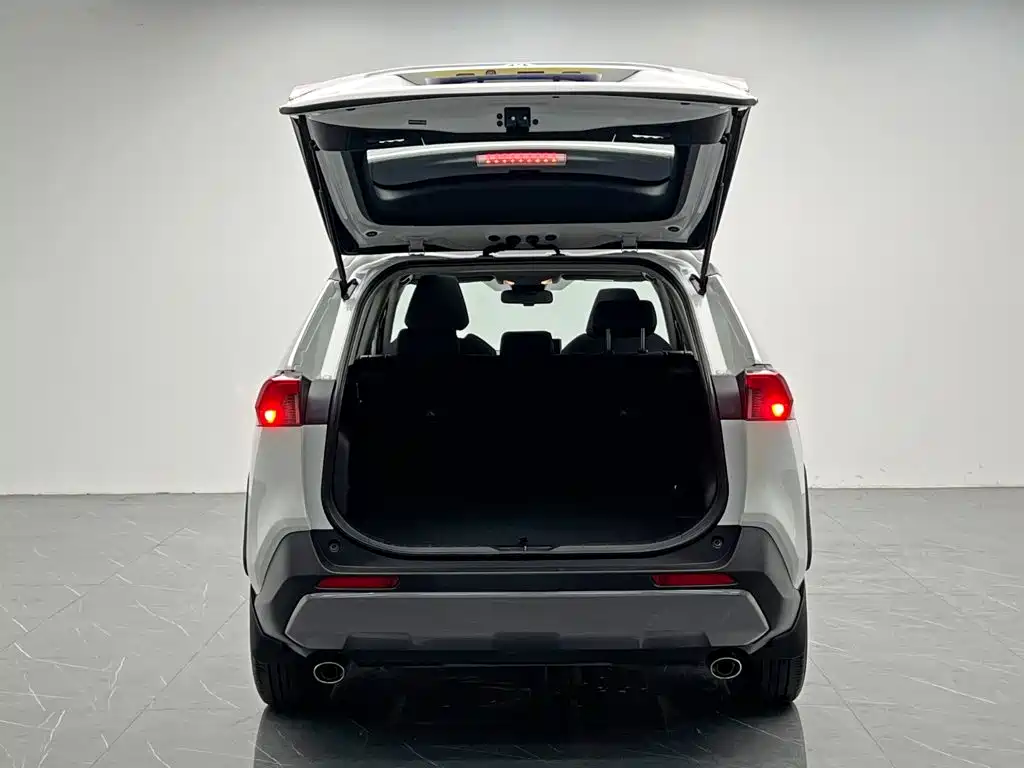 Toyota RAV4 — фото 10