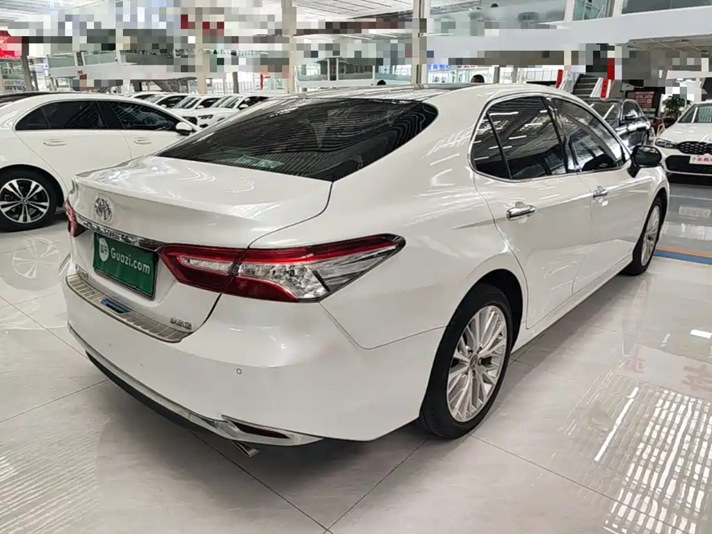 Toyota Camry — фото 6